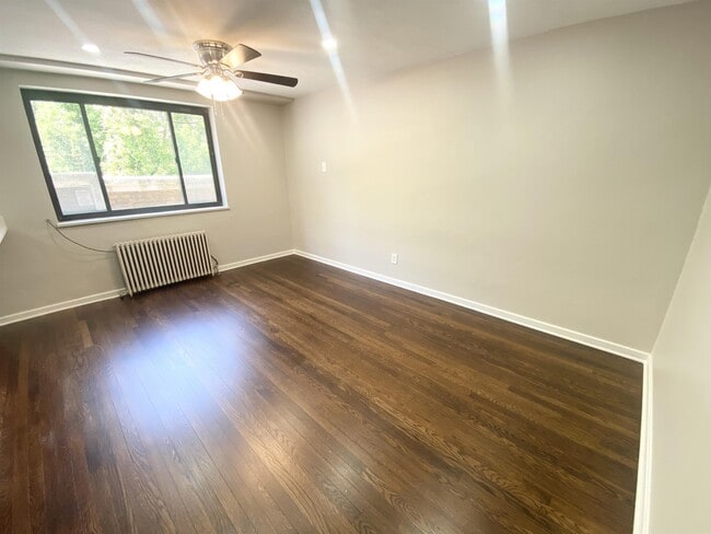 Interior Photo - ASHBOURNE -- 166