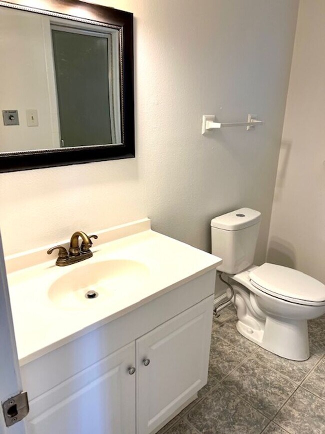 Building Photo - Corner lot in Huntleigh Woods