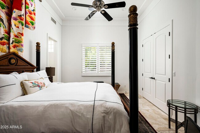 Building Photo - 6649 E Berneil Dr