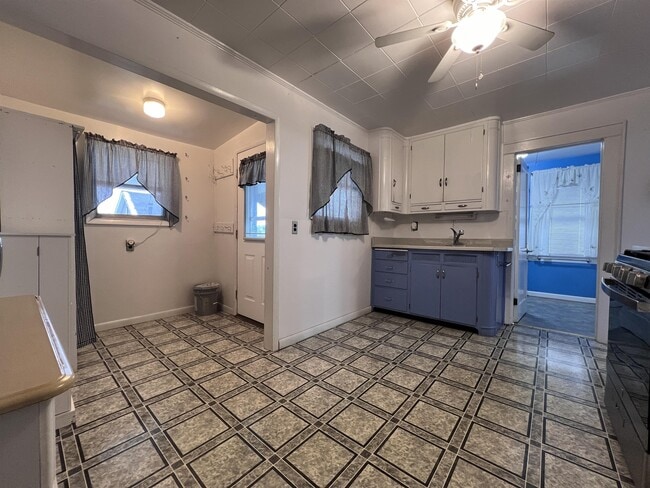 Building Photo - 152 8th St