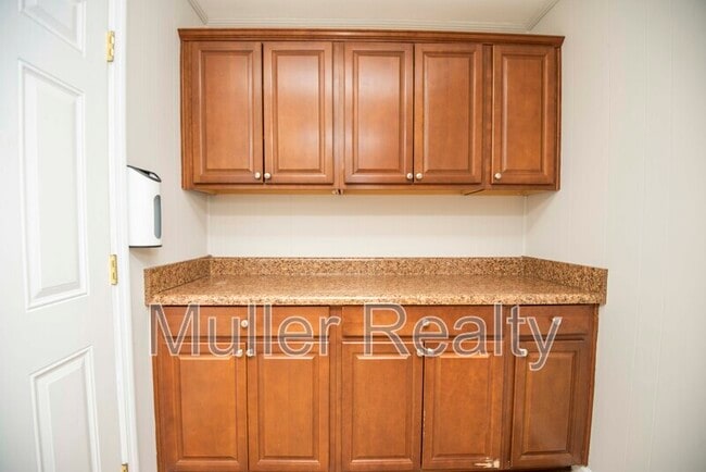 Building Photo - 11719 S Williamsburg Dr