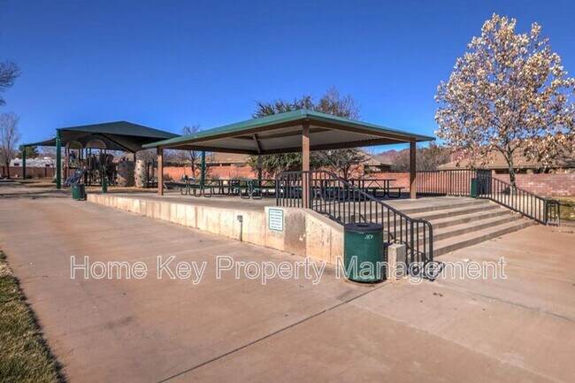 Building Photo - 259 S 300 W