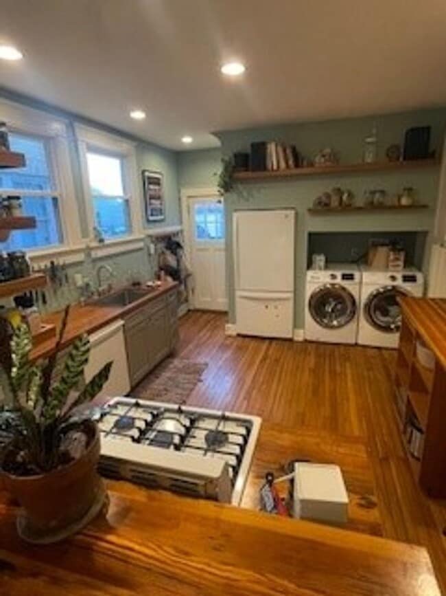 Building Photo - 2809 Paris Ave