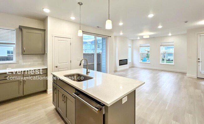 Building Photo - 8407 SE Shale Ln