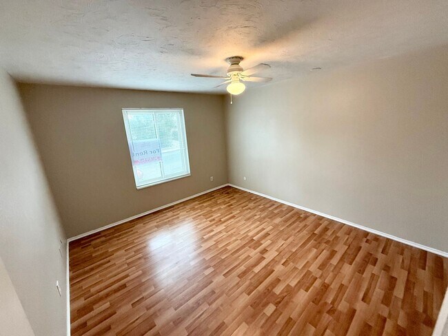 Building Photo - 495 E Creekside Cir