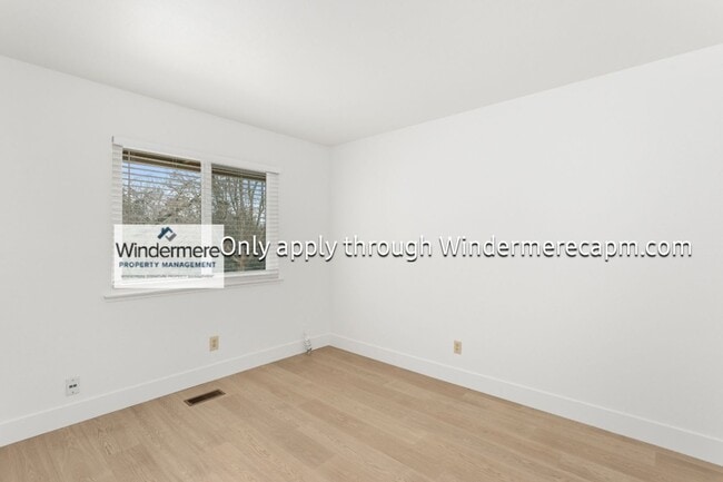 Building Photo - Fabulous Fair Oaks Home Available Now!