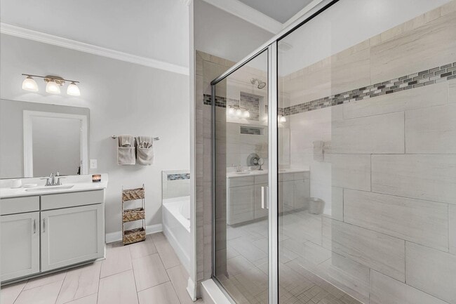 Building Photo - Beautiful 4BR/2.5BA Home in Highly Desirable Park West