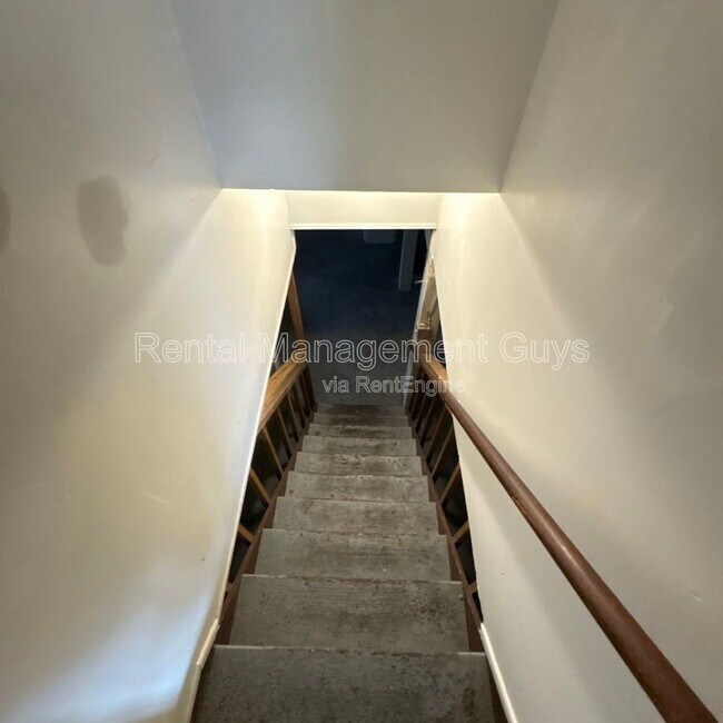 Building Photo - 3955 N Girard Ave