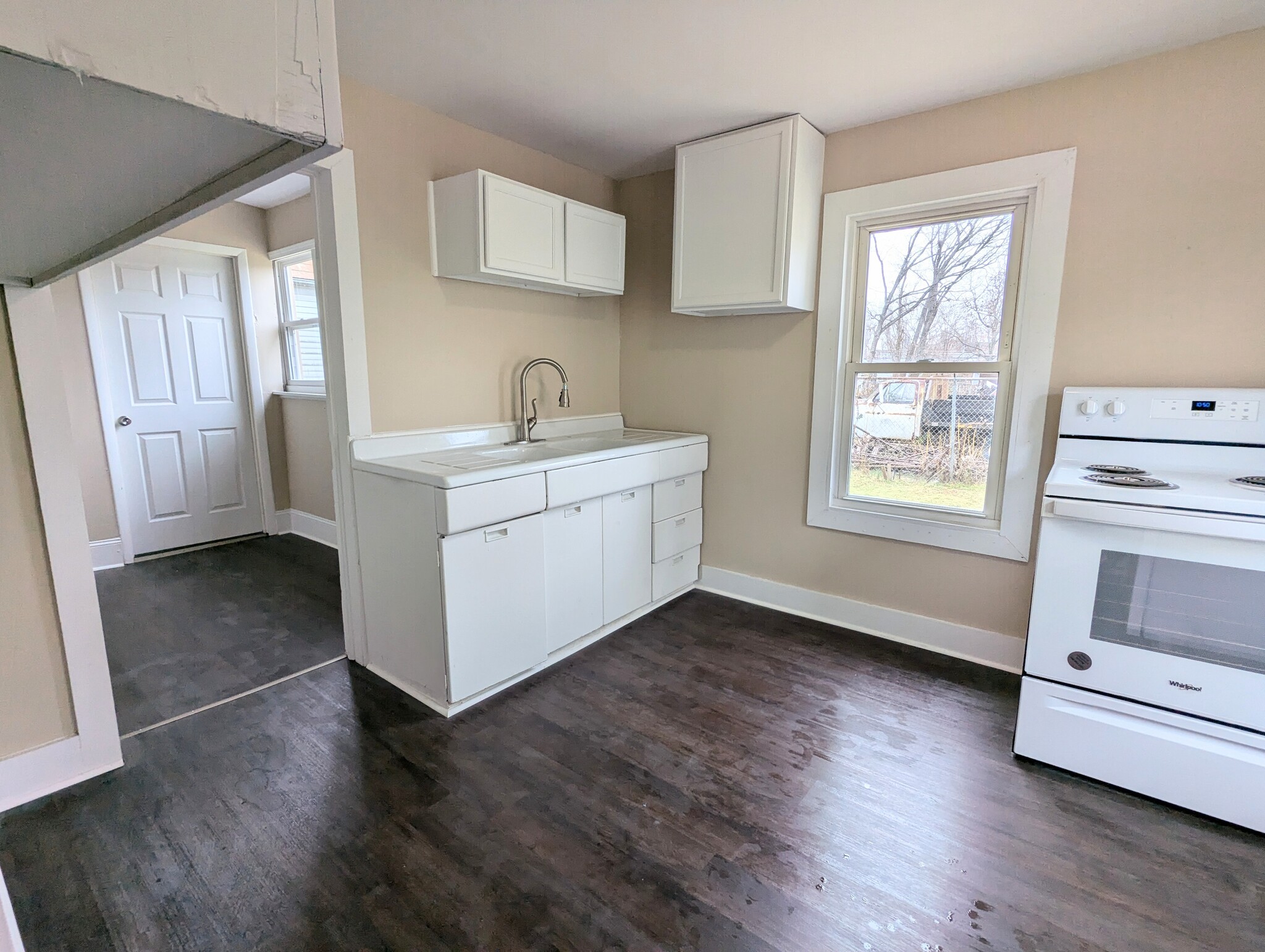 Kitchen - 902 Grover St