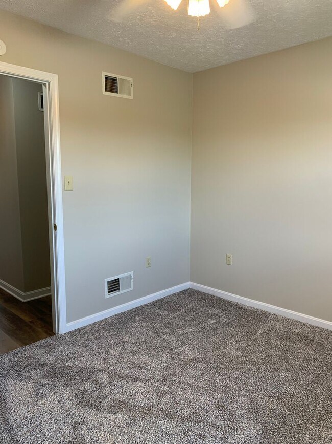 Building Photo - CONTRACT PENDING!!Spacious 2-story, 3 bed/...