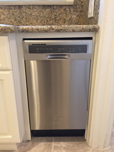 Building Photo - 1106.5 S Doheny Dr