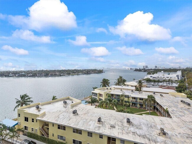 Primary Photo - 900 Bay Dr