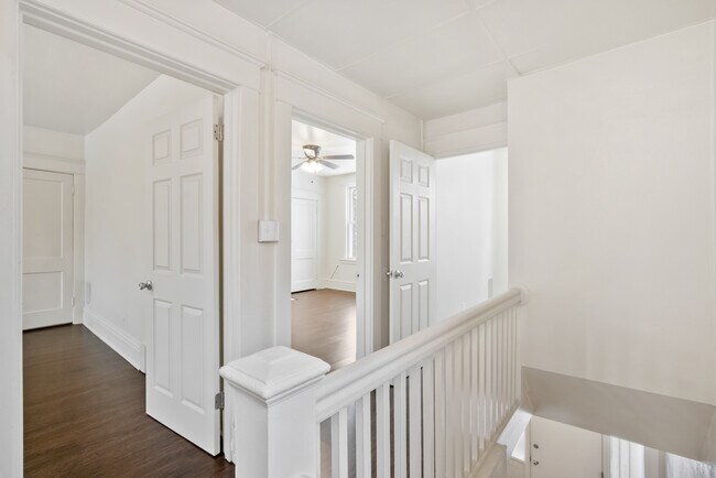 Building Photo - 439 Kingsboro St