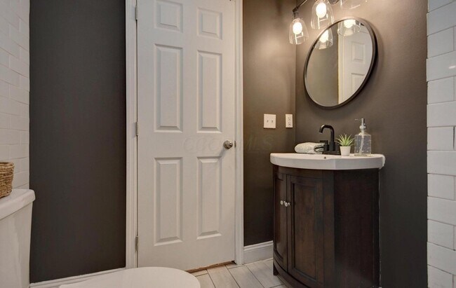 Building Photo - 220 N Monroe Ave