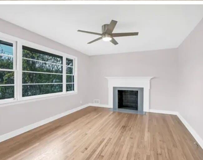 Building Photo - Forest Hills