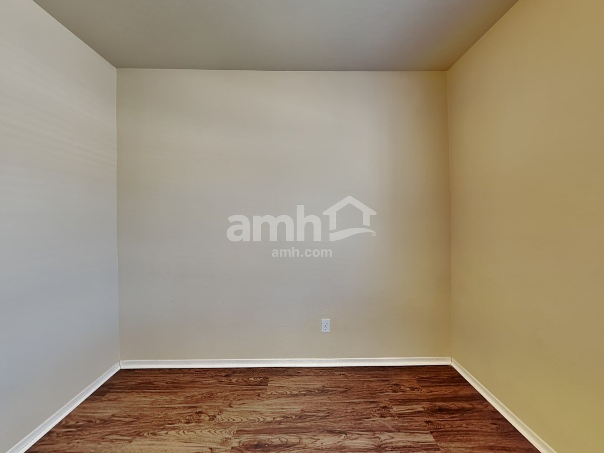 Building Photo - 683 S 221st Dr