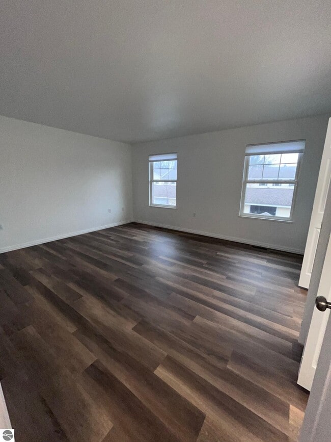 Building Photo - 1495 Newport St