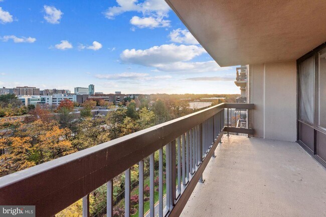 Building Photo - 3705 S George Mason Dr