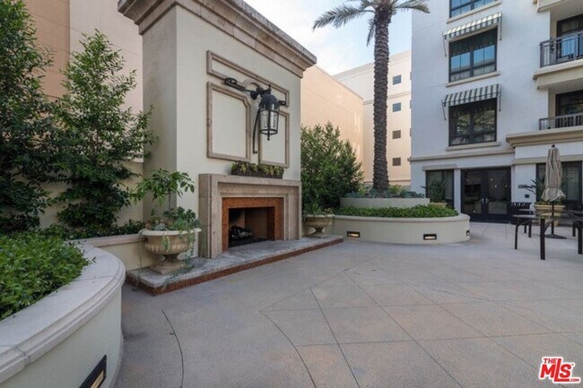 Building Photo - 376 Caruso Ave