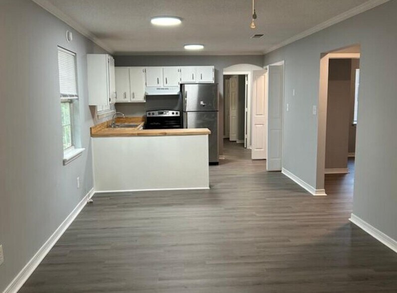 Building Photo - 2006 Ducayet St