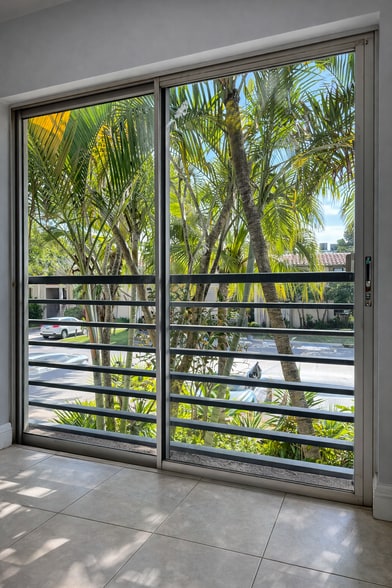 Building Photo - 5332 NE 6th Ave