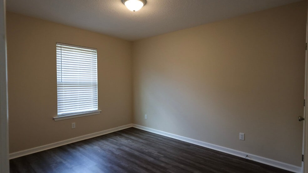 Building Photo - 521 Church Cir