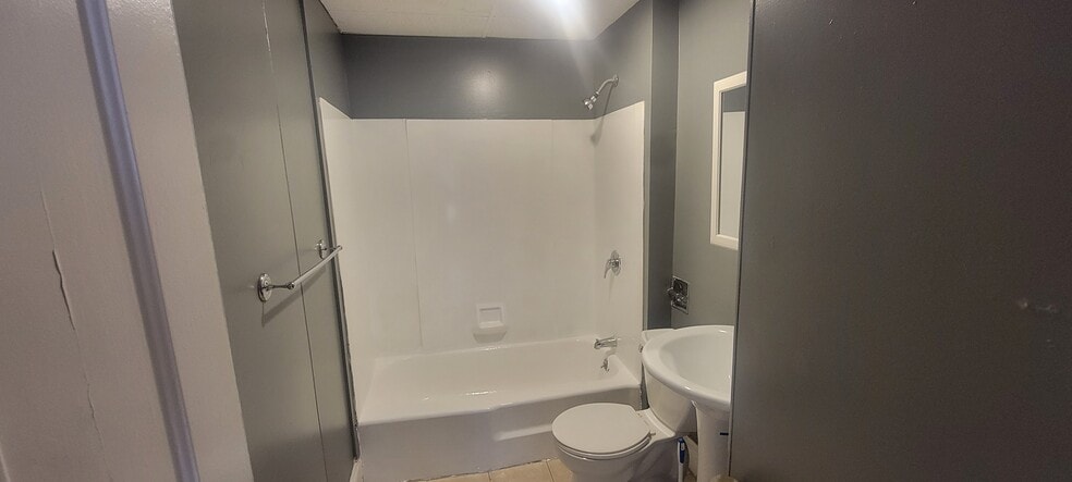 Building Photo - 28 Brook St