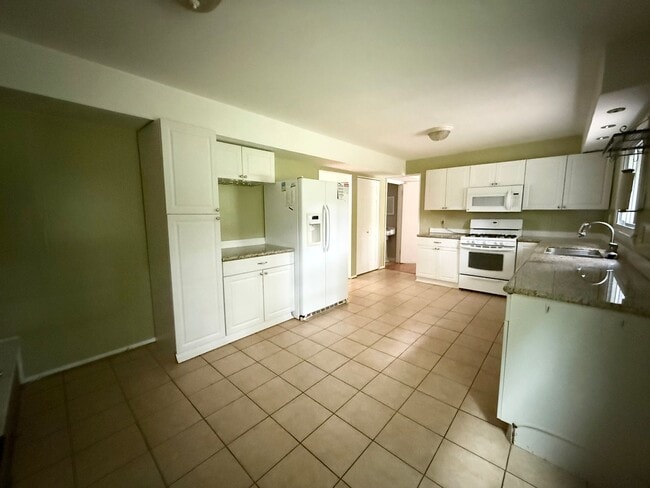 Building Photo - 4 Bedroom Colonial SFH - Reisterstown