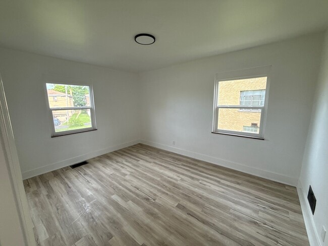 Building Photo - 7209 Brookcrest Dr
