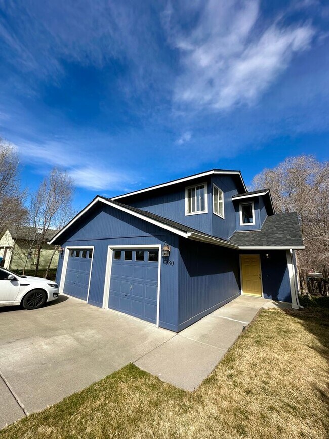 Building Photo - h978 - 980