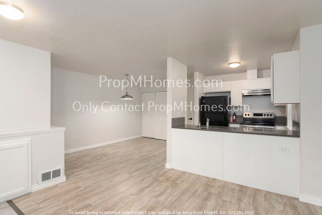 Building Photo - One Bedroom in Argay Terrace - Price Reduc...