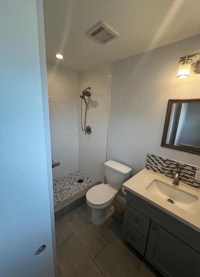 Building Photo - CHARMING 3BD/2BA SINGLE FAMILY HOME IN CLA...