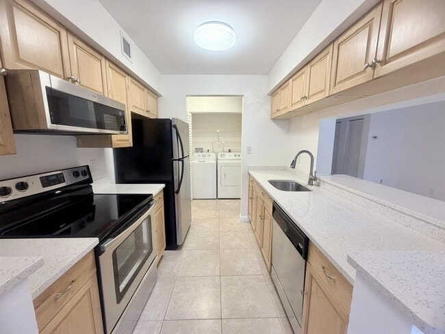 Building Photo - 9955 Westview Dr
