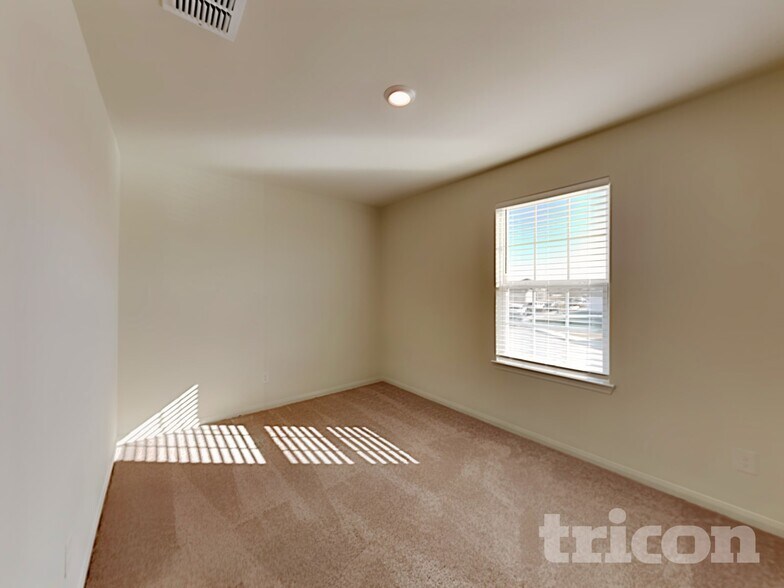 Building Photo - 12014 Latour Vly