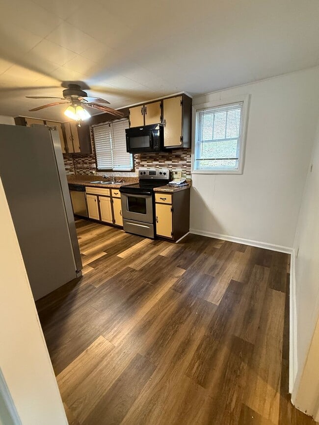 Building Photo - Hayesville Farmhouse