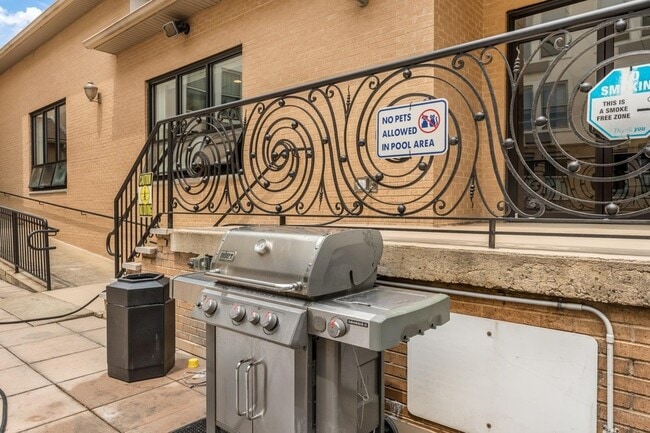 Building Photo - 10 Regent St