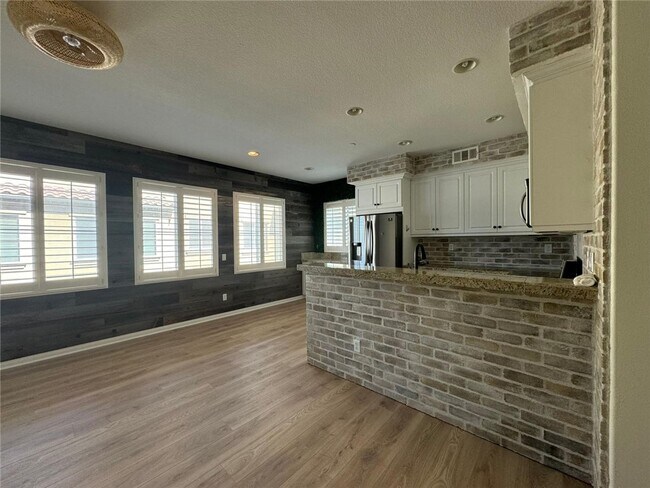 Building Photo - 336 W Cork Tree Dr