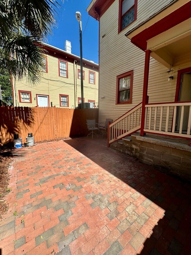 Building Photo - 1 BED | 1 BATH | PRIVATE BACK PATIO | WEST...