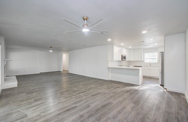 Building Photo - 580 Brandon Rd