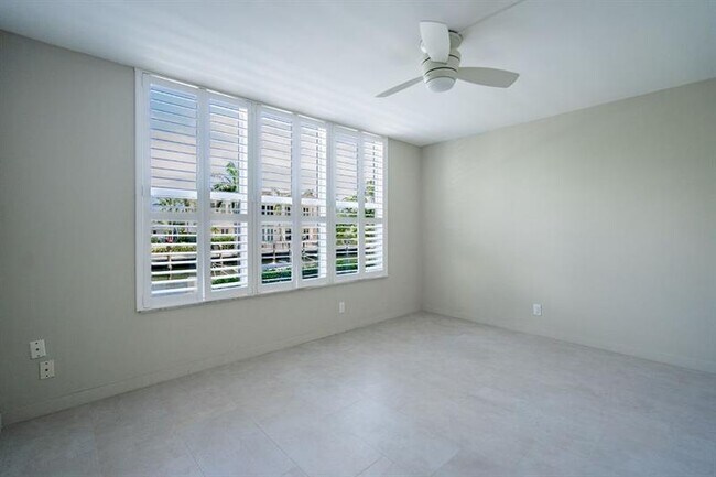 Building Photo - 3175 NE 48th Ct
