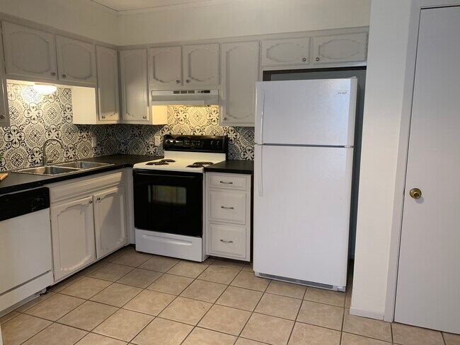 Building Photo - 4342 Rue de Belle Maison