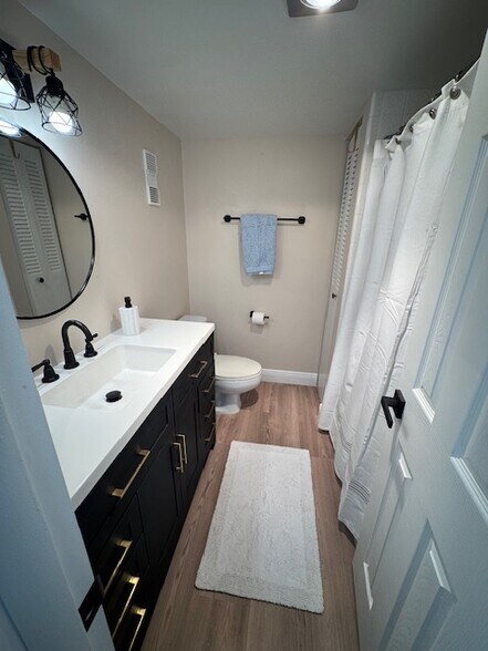 Master bathroom - 1415 Ocean Shore Blvd