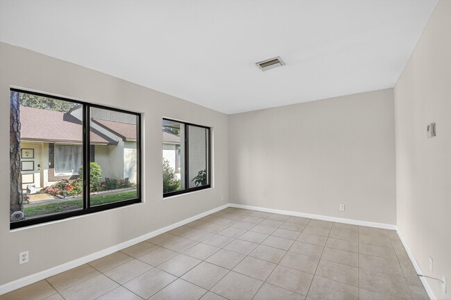 Building Photo - 5352 Bosque Ln