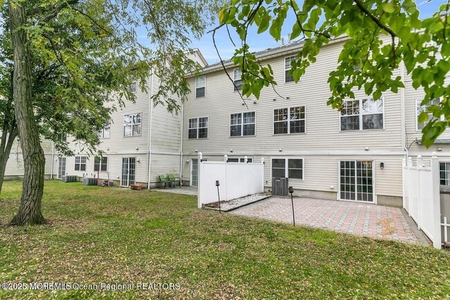 Building Photo - 578 Beachway Ave