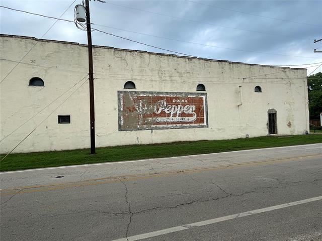 Building Photo - 204 E Main St
