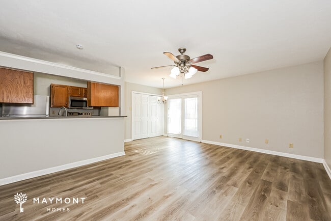 Building Photo - 7024 Greenview Cir S