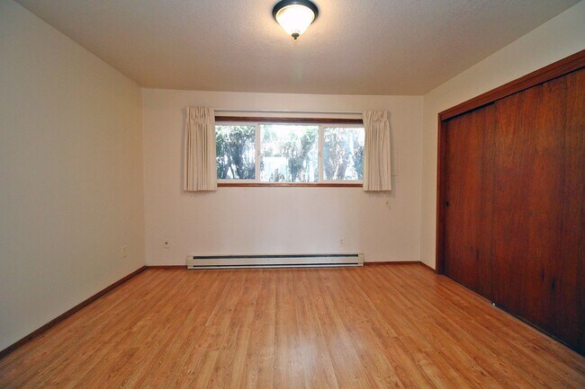 Building Photo - 7312-7334 N Lancaster Ave