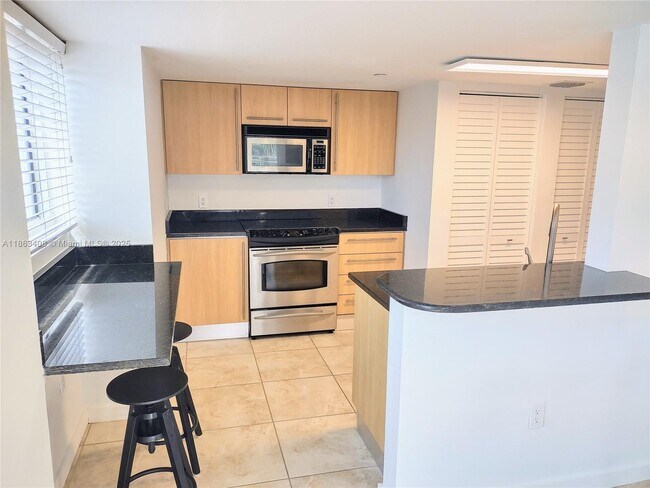 Building Photo - 7600 Collins Ave