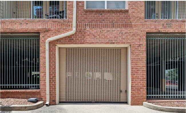 Building Photo - 116 31st Ave N
