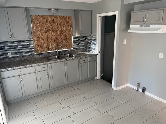 Building Photo - 16127 St Marys St